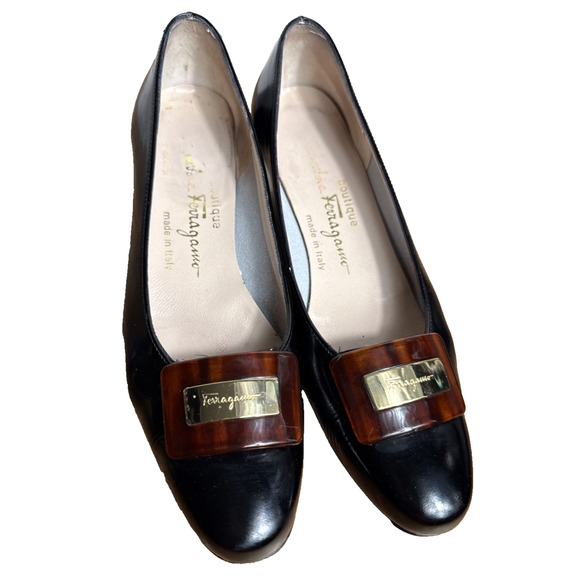 Salvatore Ferragamo Boutique Black Patent Leather Pumps Size 6 AA NARROW Italy - Picture 1 of 14